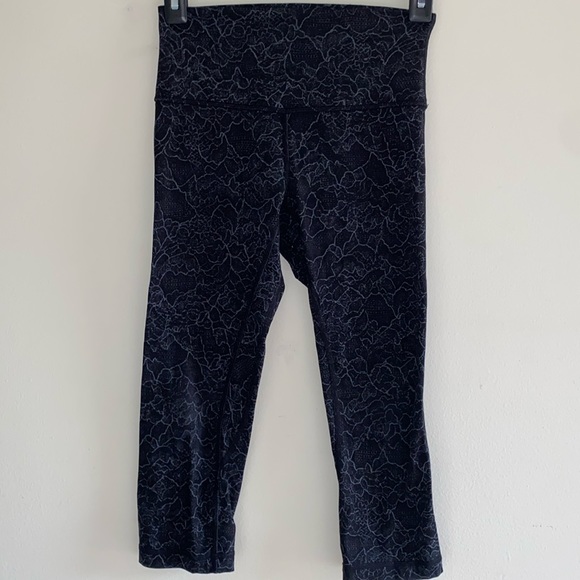 lululemon athletica Pants - Lululemon Cropped‎ Leggings Size 4